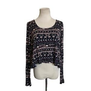 Final Touch long sleeves cropped top size Large